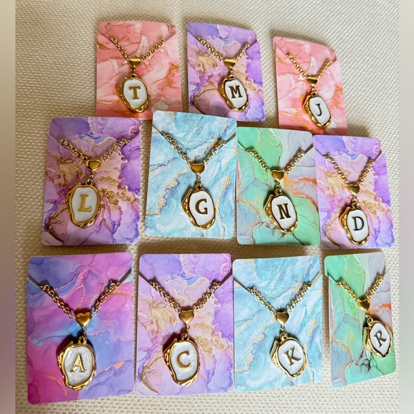 ✨BEAUTIFUL GOLD INITIAL NECKLACE 3D STYLE✨ - Picture 4 of 4